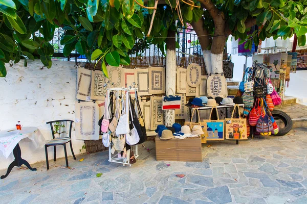 Traditionelle Textilien auf einem Marktstand — Stockfoto