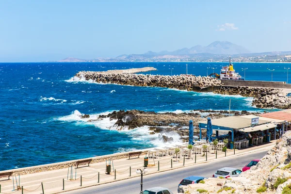 City Rethymno on beach — Stock Photo, Image