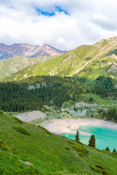 Velké almaty jezero — Stock fotografie