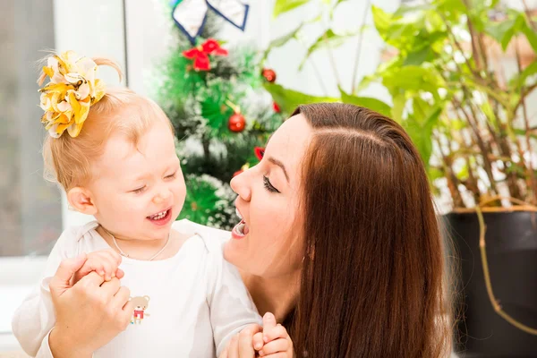 Happy mom and child — Stock Photo, Image