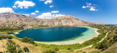 tatlı su Gölü Köyü kavros Girit Adası, Yunanistan'ın. büyülü turkuaz suları, lagün. arka plan seyahat