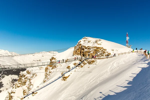 Köysirata ja hissi hiihtokeskuksessa Bad Gastein vuorilla, Itävallassa. Itävallan Alpit - luonto ja urheilu tausta — kuvapankkivalokuva