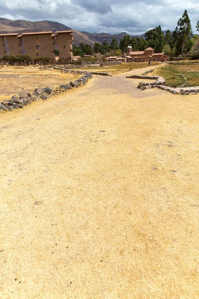 Raqchi, sitio arqueológico inca en Cusco, Perú Ruina del Templo de Wiracocha en Chacha, América del Sur — Foto de Stock