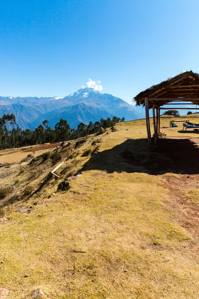 Perú, Ruinas Ollantaytambo-Inca del Valle Sagrado en las montañas de los Andes, América del Sur — Foto de Stock