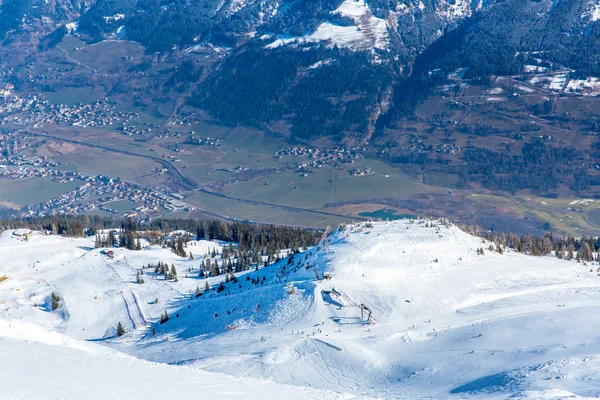 Ski resort bad gastein i vinter snowy mountains, Österrike, landa salzburg — Stockfoto