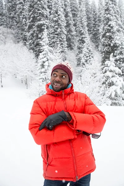 Afro-américain homme noir joyeux en costume de ski — Photo