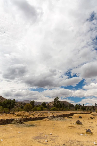 Raqchi, inca archeologische site in cusco, peru ruïne van tempel van wiracocha op chacha, Zuid-Amerika — Stockfoto