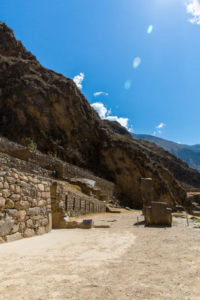 Perú, Ruinas Ollantaytambo-Inca del Valle Sagrado en las montañas de los Andes, América del Sur —  Fotos de Stock