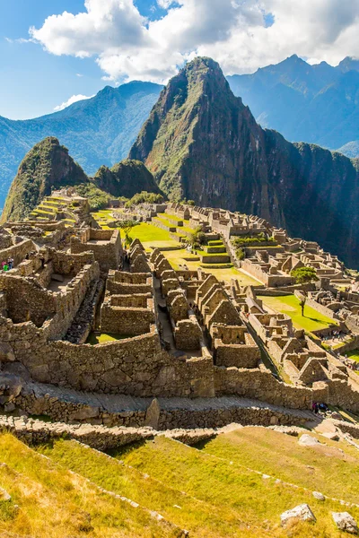 Ciudad misteriosa Machu Picchu, Perú, América del Sur. Las ruinas incas. Ejemplo de mampostería poligonal y habilidad — Foto de Stock