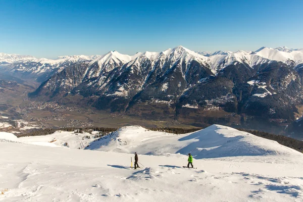 Kolejki linowej i wyciągu krzesełkowego w ski resort bad gastein w górach, austria — Zdjęcie stockowe