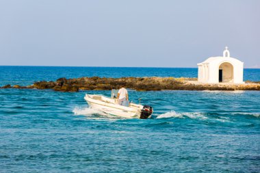 Girit limanında deniz feneri
