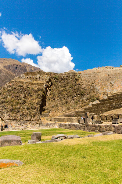 Руины инков и археологические раскопки в Урубамбе
