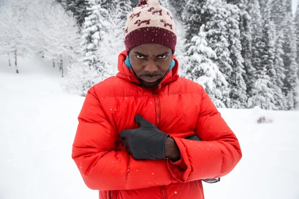 Man in ski pak in snowy winter almaty — Stockfoto