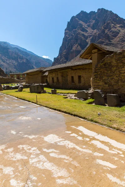 Ruinen von ollantaytambo-inca in den Anden-Bergen — Stockfoto