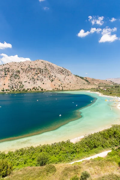 Sladkovodní jezero v obci kavros na Krétě — Stock fotografie