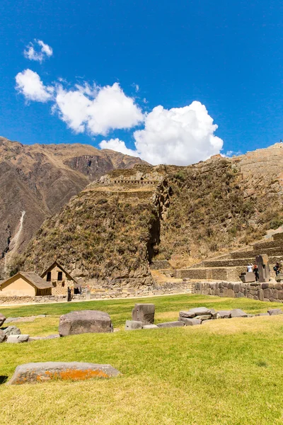 Peru, inca chrámové opevnění leží zříceniny — Stock fotografie