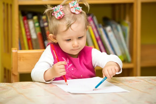 Child girl drawing with colorful pencils — Stock Photo, Image