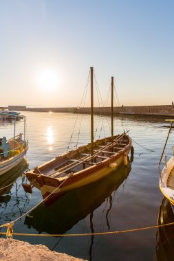 Yelkenli Yat Limanı rıhtım ve defne