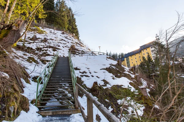 Treppe im Skigebiet — Stockfoto