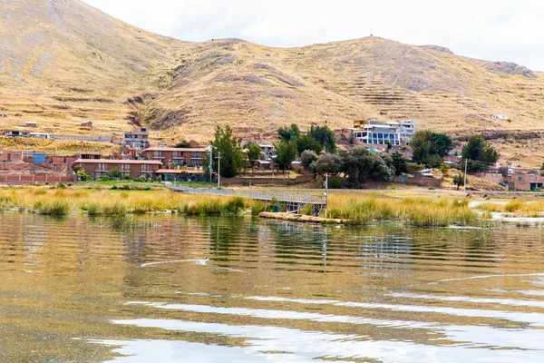 Islas flotantes con casas — Foto de Stock