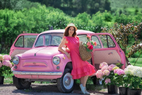 Beautiful Woman Long Hair Pink Dress Poses Pink Retro Car — Stock Photo, Image