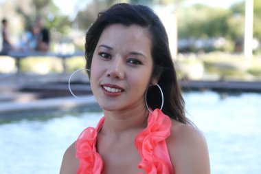 Parktaki güzel kız.