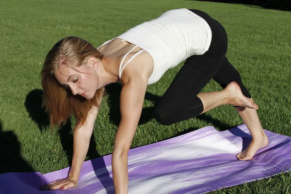 Yoga en el Parque — Foto de Stock