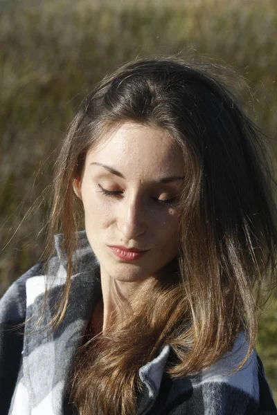 Chica bonita al aire libre —  Fotos de Stock