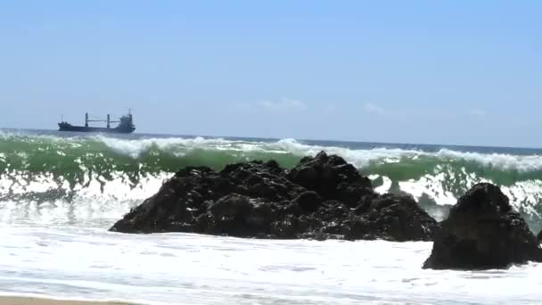 Obří vlny vina del Mar — Stock video