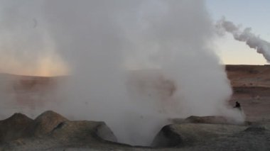 salar de uyuni Geysers