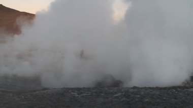 salar de uyuni Geysers