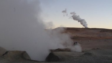 salar de uyuni Geysers
