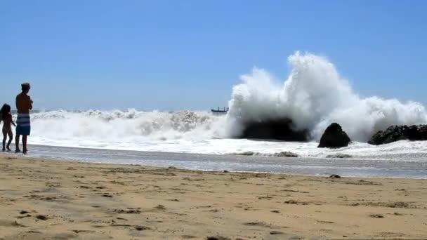 Giant waves of vina del mar — Stock Video