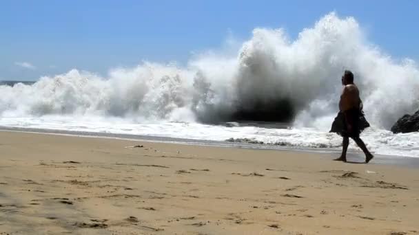 Giant waves of vina del mar — Stock Video