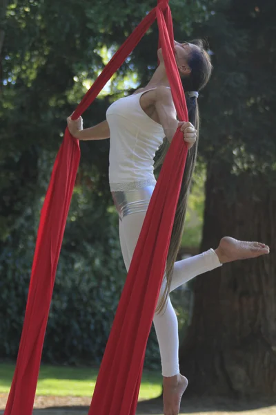 Acrobat in a park — Stock Photo, Image