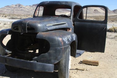 bodie California'daki terk edilmiş otomobil