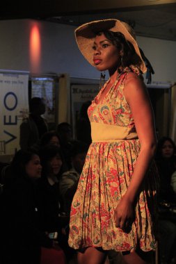 model yürüyen pist