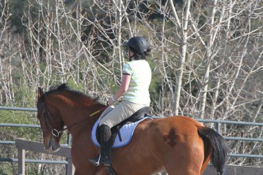 at sırtında Asyalı kadın