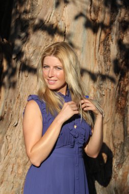 Fotoğraf çekimi bir modeli bir park