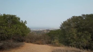 Kaliforniya 'daki HIlls ve Parklar üzerinde uçuyor