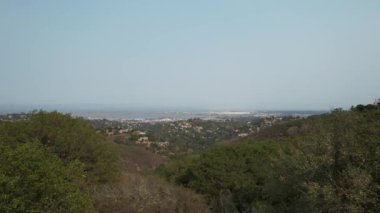 Kaliforniya 'daki HIlls ve Parklar üzerinde uçuyor