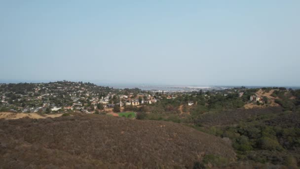 Sobrevolando Hills Parques California — Vídeos de Stock