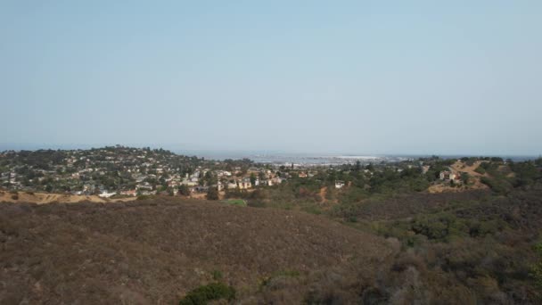 Sobrevolando Hills Parques California — Vídeos de Stock