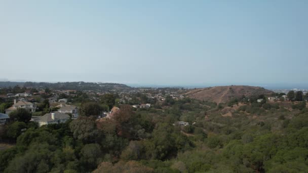 Sobrevolando Hills Parques California — Vídeos de Stock