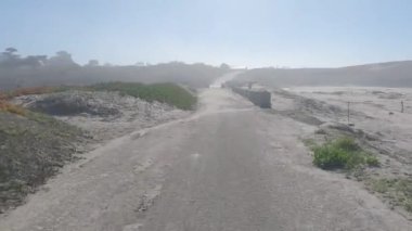 Mendocino dağlık arazilerinde bisiklet sürerken, Noyo Parkı, Mackeericher Eyalet Parkı