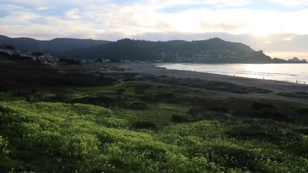 Voando Sobre Penhascos Oceano Longo Estrada Califórnia — Vídeo de Stock