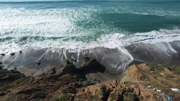 Voando Sobre Clifss Praias Oceano Longo Estrada Califórnia — Vídeo de Stock