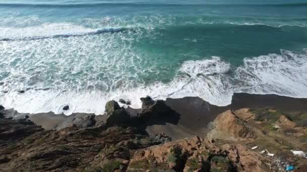 Voando Sobre Clifss Praias Oceano Longo Estrada Califórnia — Vídeo de Stock