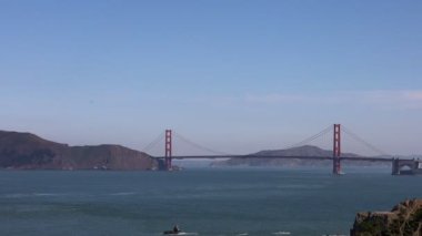 Golden Gate köprüsü ve San Francisco 'dan gözcü uçlu
