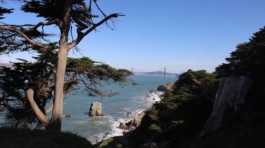 Golden Gate köprüsü ve San Francisco 'dan gözcü uçlu